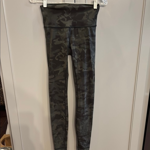 Lululemon sz 4 camo leggings - Picture 1 of 5